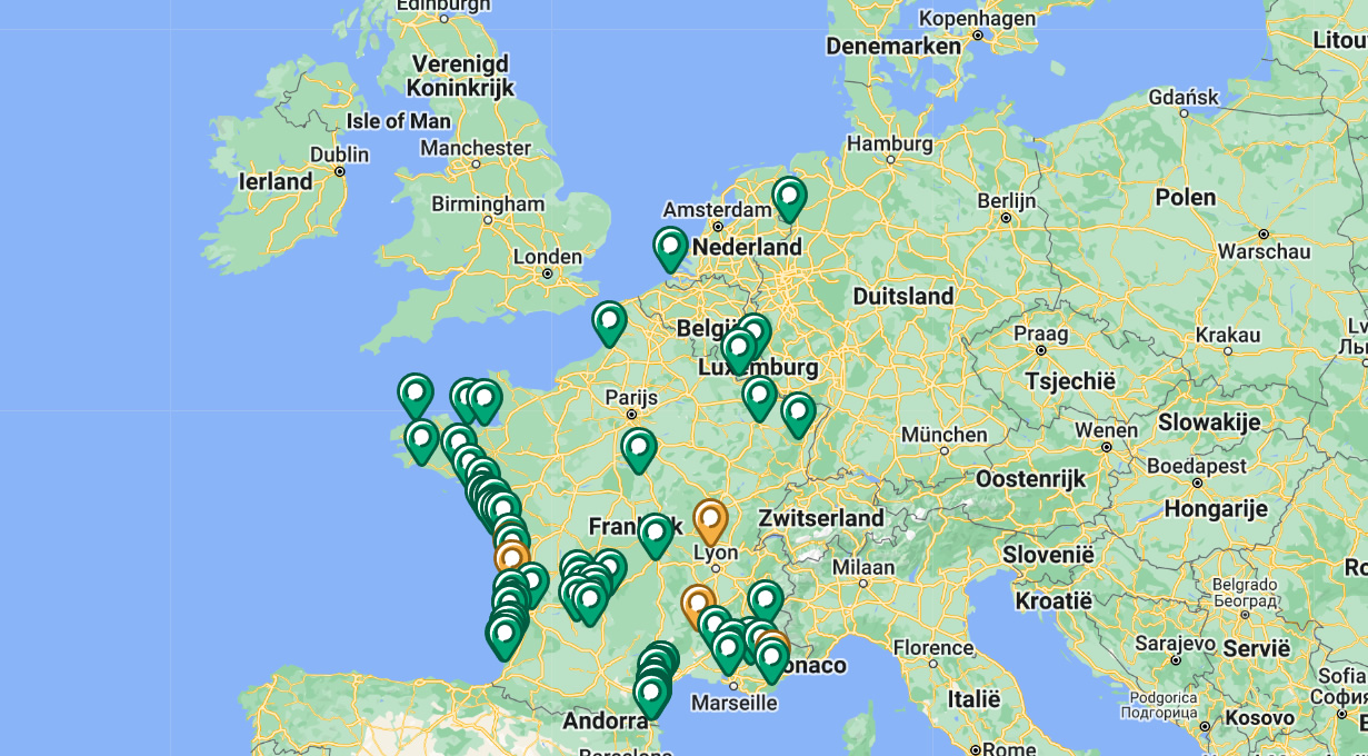 camping overzicht met 4 slaapkamer stacaravans