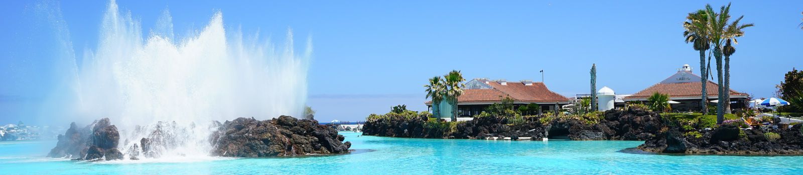 tenerife uitzicht over zwembad en zee