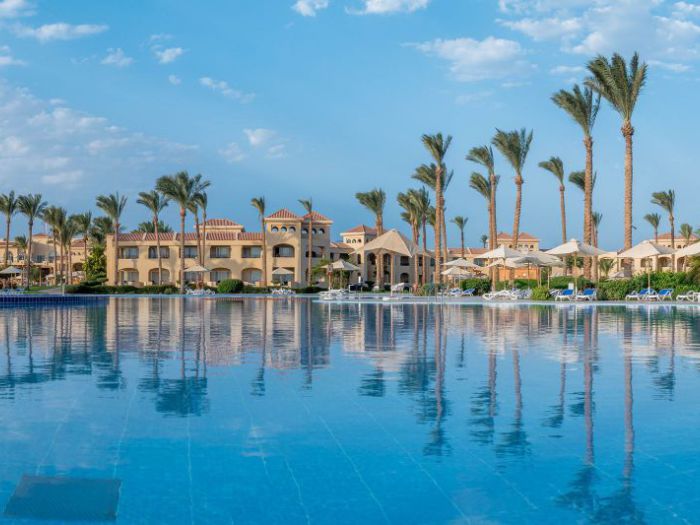 Cleopatra Luxury Resort in Hurghada