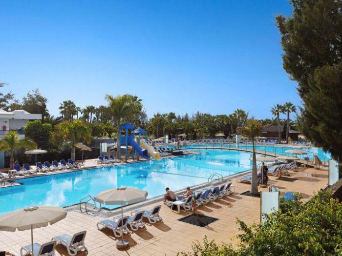 THB Tropical Island met verwarmd zwembad