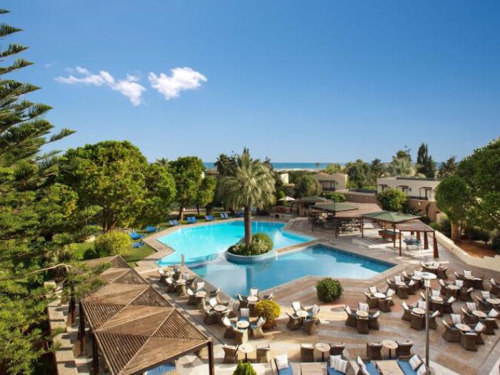 Zwembad bij Cretan Malia Park hotel